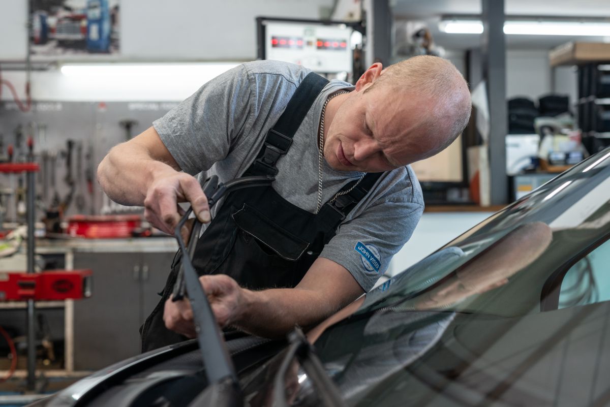 Kleine reparaties > snelle service bij Autobedrijf John Visser